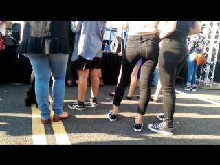 schoolgirl booty in black jeans
